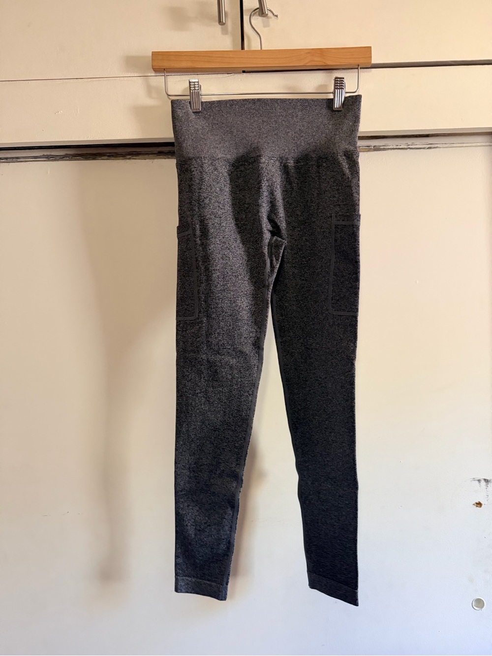 RUUHEE Women’s Stretch Active Leggings in Dark Gray Size M NWT